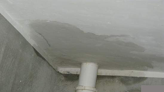卫生间顶漏水处理方法，卫生间漏水维修，卫生间管道