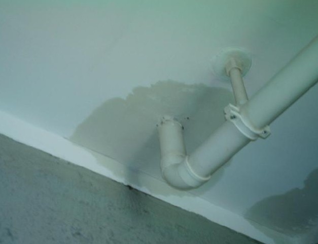 卫生间管道漏水