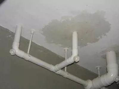 卫生间下水管漏水